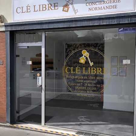 Au Pied De La Gare Et De Les Transports * Καν